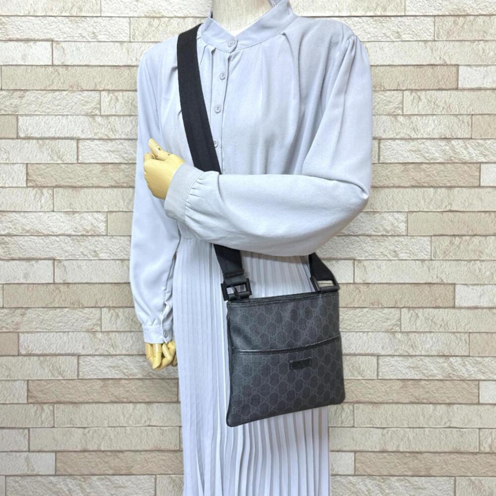 GUCCI Black Canvas Shoulder Bag - Picture 2 of 15